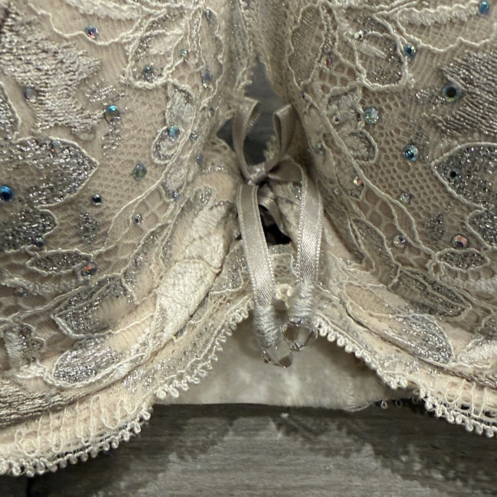 NWOT, Victoria's Secret Cream Lace Bra - Picture 4 of 7